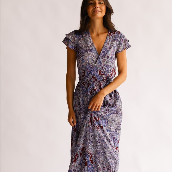 Wholesale. Selling as a lot. 200 dresses. Sizes vary from small to large 6$ each - Picture 7 of 16